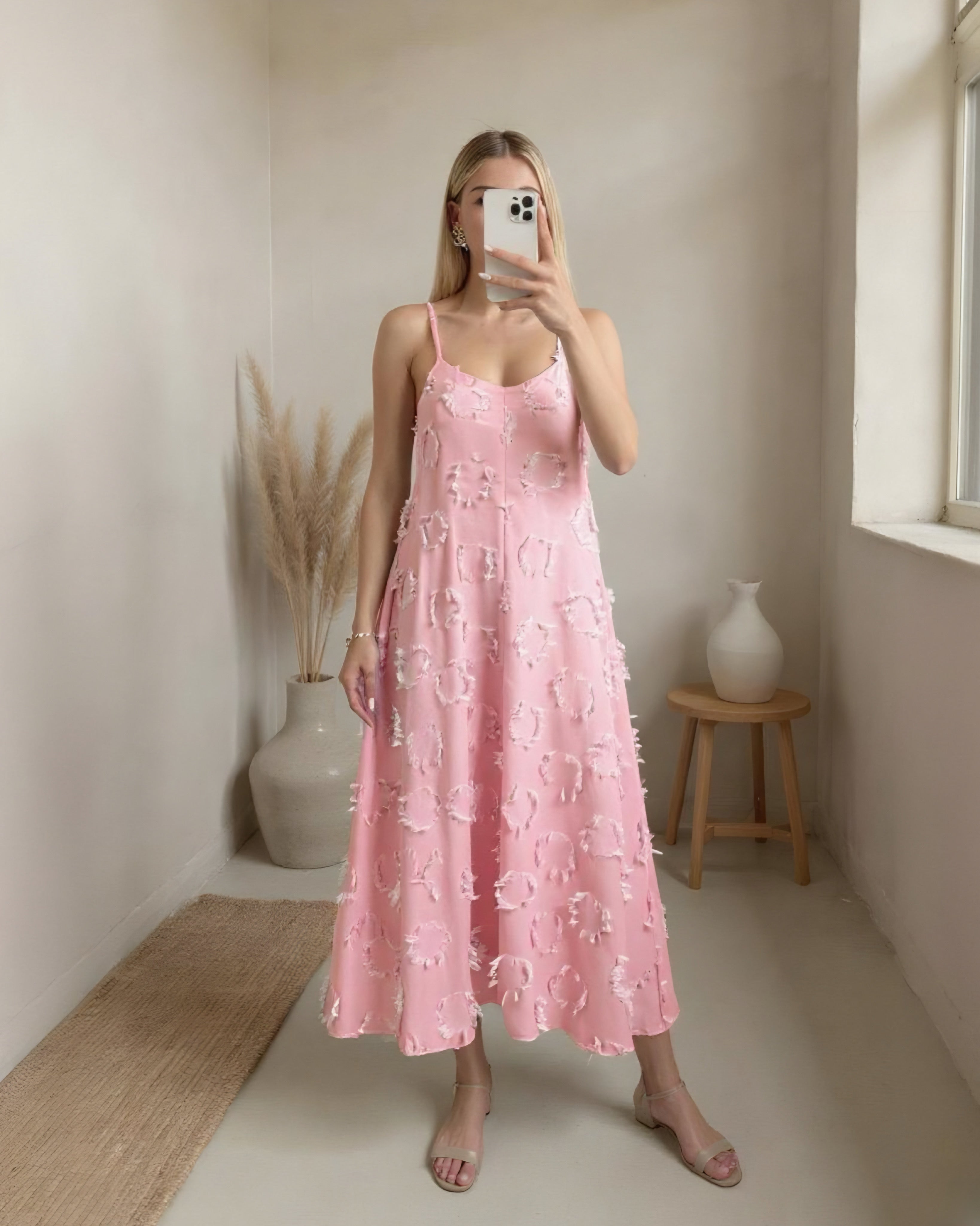 PÜSKÜL DOKULU ASKILI ELBİSE