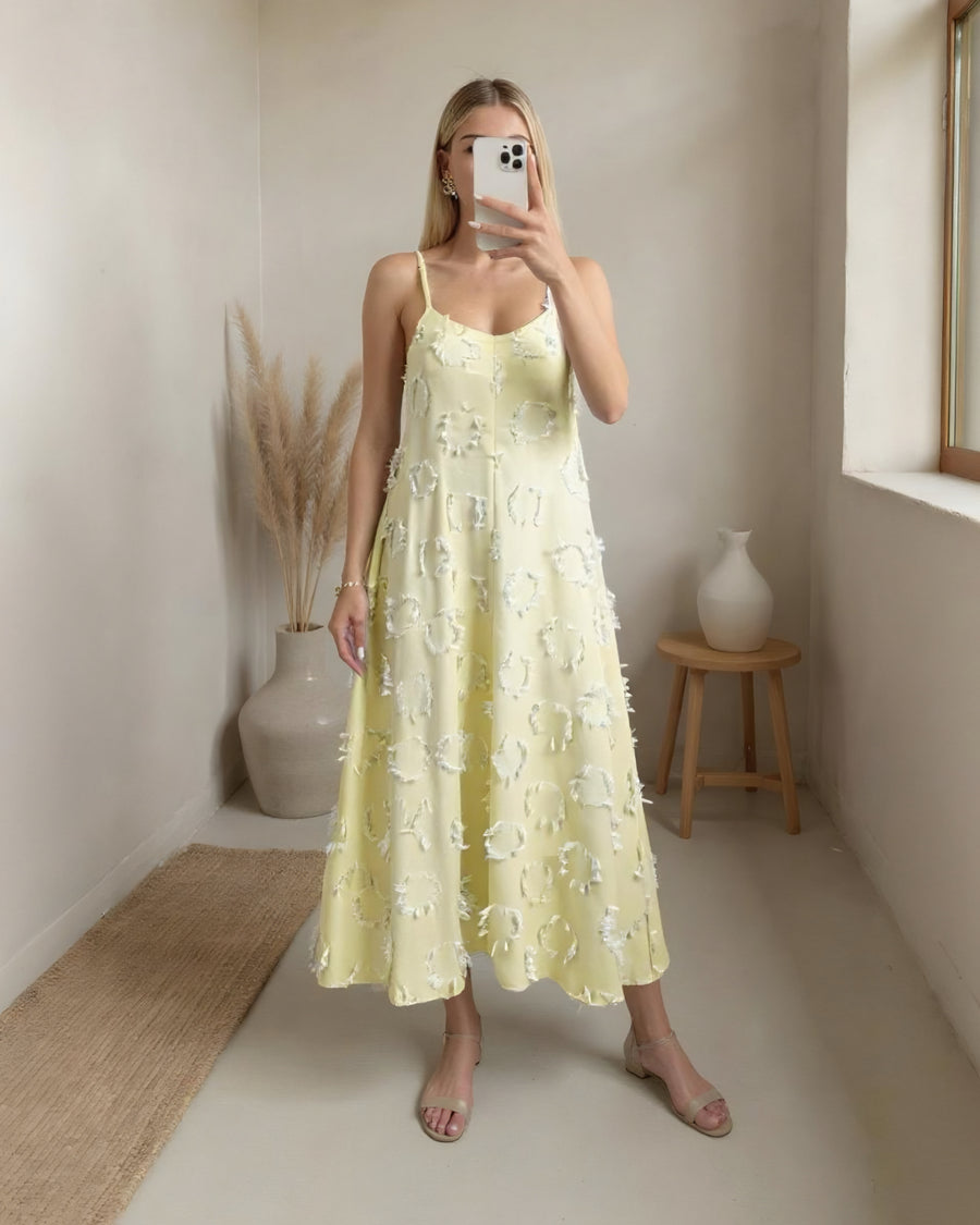 PÜSKÜL DOKULU ASKILI ELBİSE