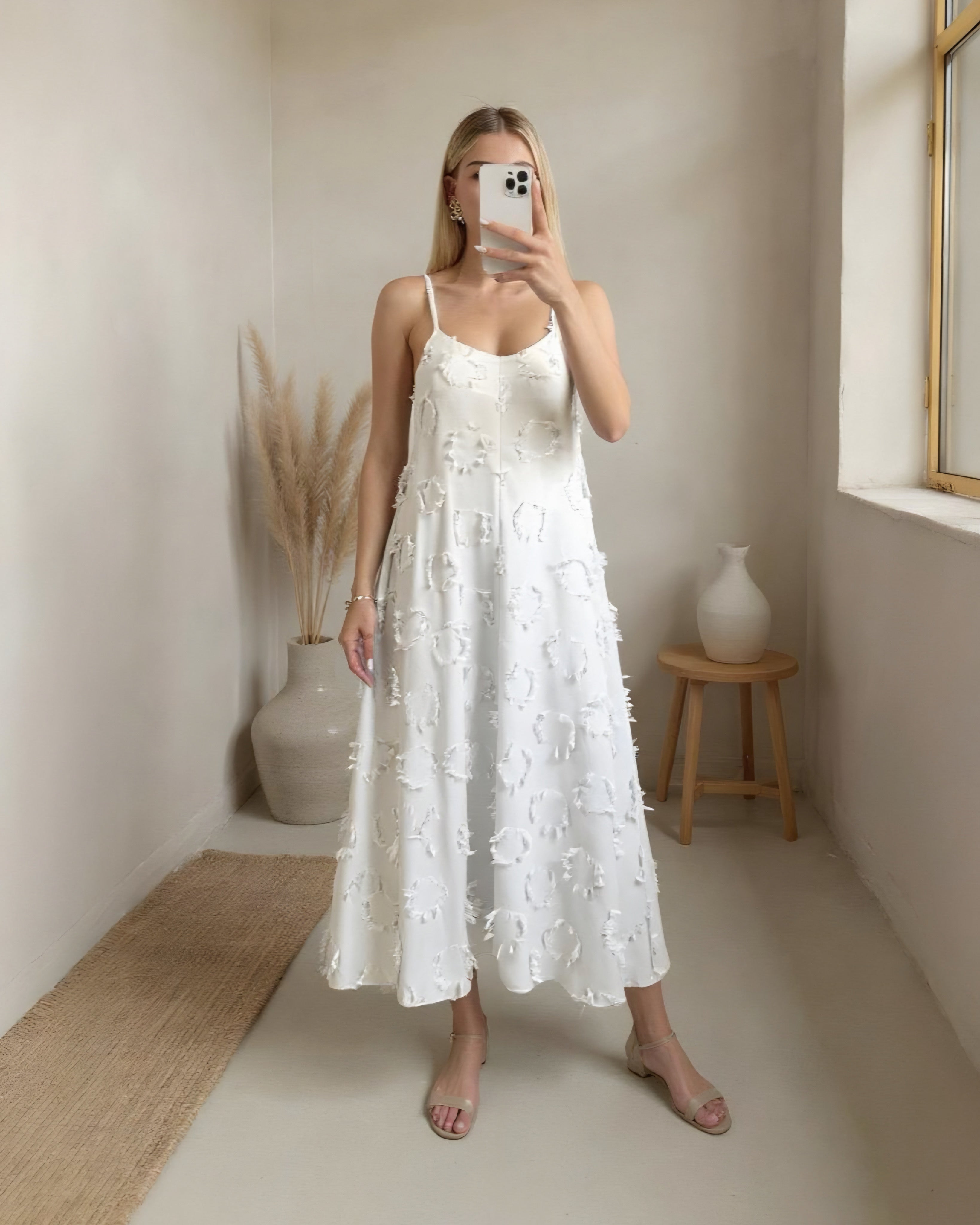 PÜSKÜL DOKULU ASKILI ELBİSE