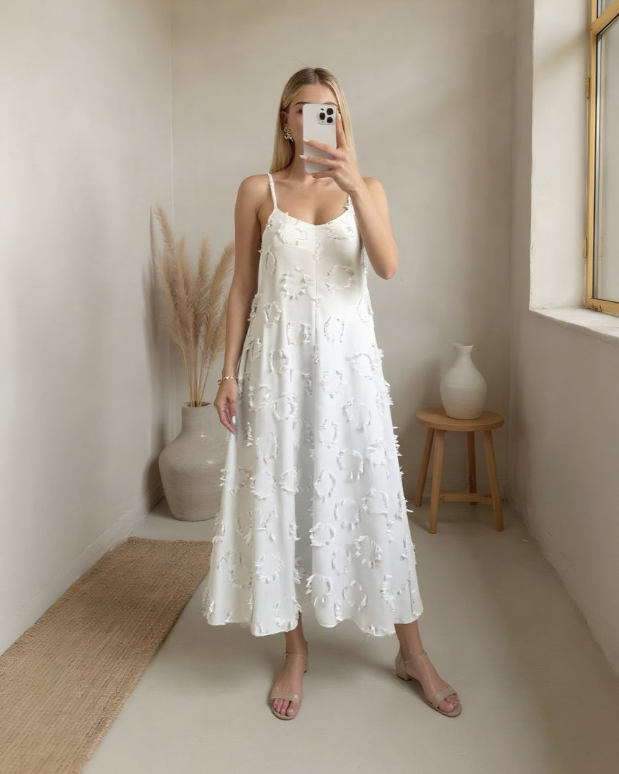 PÜSKÜL DOKULU ASKILI ELBİSE