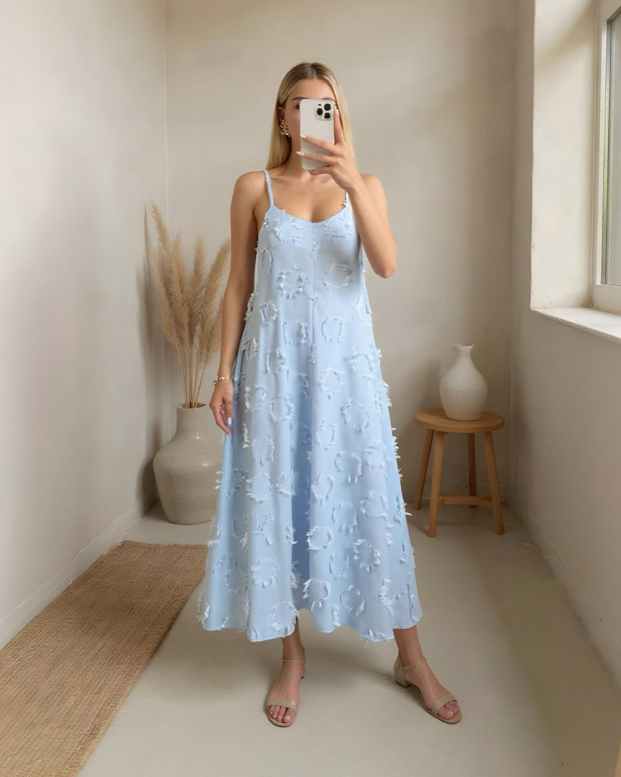 PÜSKÜL DOKULU ASKILI ELBİSE